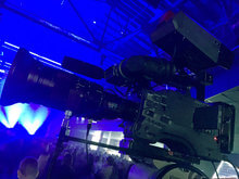 Телекамера Panasonic AG-HPX500 с длиннофокусным объективом, ручками управления и студийным операторским видоискателем (Rmedia). Финальный концерт #MONATIKзвучит в рамках всеукраинского тура. Киев, Stereo Plaza, 18.11.16 