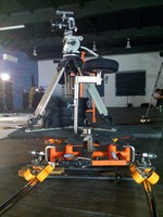 Операторская тележка Matthews Dolly с рельсами. Для большей устойчивости камеры на тележку вместо базуки установлен тяжелый штатив Vinten Vision 20 (Rmedia)