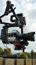 DJI Ronin с цифровой кинокамерой BlackMagic и операторским монитором. На камере объектив Nikon 14-24 mm f/2.8