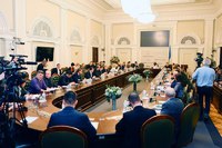 Круглый стол на тему "Мир в Украине превыше всего" в Верховной Раде. Шри Шри Рави Шанкар встретился с известными лицами государства, политиками и бизнесменами (обеспечение профессиональной фото и видео съемки - Rmedia) 