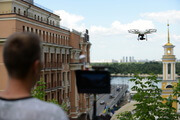 Квадрокоптер/мультикоптер DJI PHANTOM 2 с камерой HERO 4 Black Edition осуществляет аэросъемку