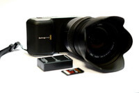 Blackmagic Pocket Cinema Camera с установленным на нее объективом HD LUMIX (Panasonic) 14-140 mm 