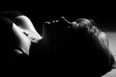 Умело выставленный свет в фотостудии - может подчеркнуть достоинства модели и скрыть ее недостатки 