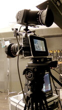 Цифровая кинокамера Blackmagic 2.5K с видоискателем ALPHATRON EVF-035W-3G - на съемках клипа 
