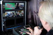 Режиссер студии Rmedia за пультом - дает команды телеоператорам