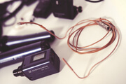 Лицевая гарнитура и микрофонный радиопередатчик Sennheiser
